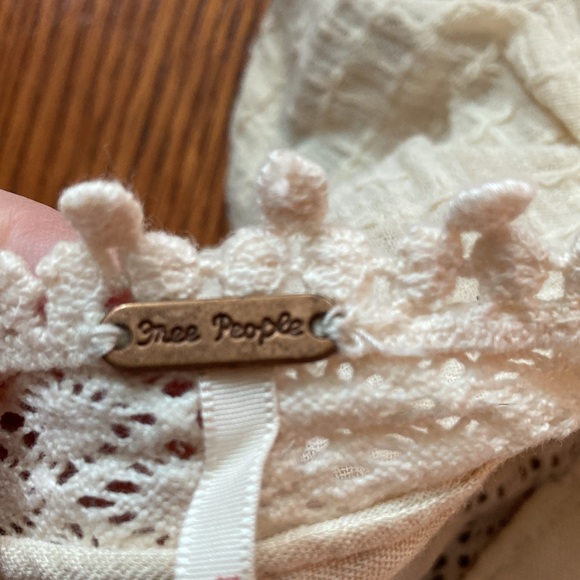 FREE PEOPLE NWT ๐๐ Cropped top. Ruffle sleeves with crochet trim. Bohemian. XS - Picture 14 of 16